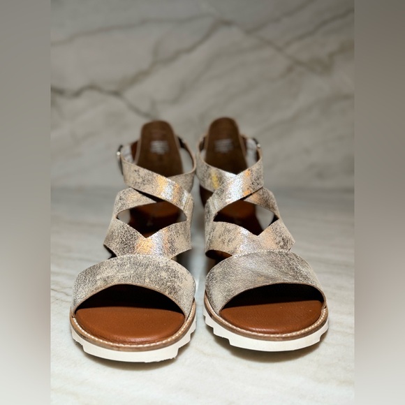 Diba True Qu Aint sandal size 12 subtle gold metallic - Picture 3 of 15